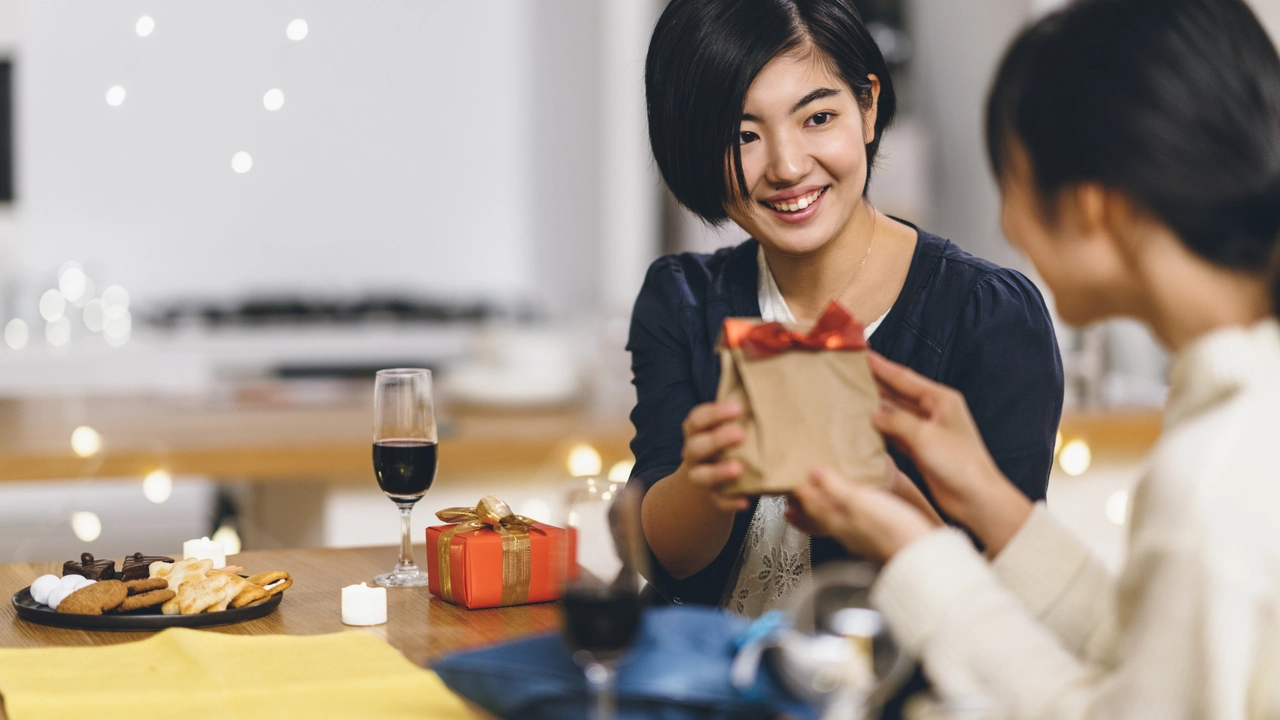The art of gift-giving: what to buy for an escort in Milan