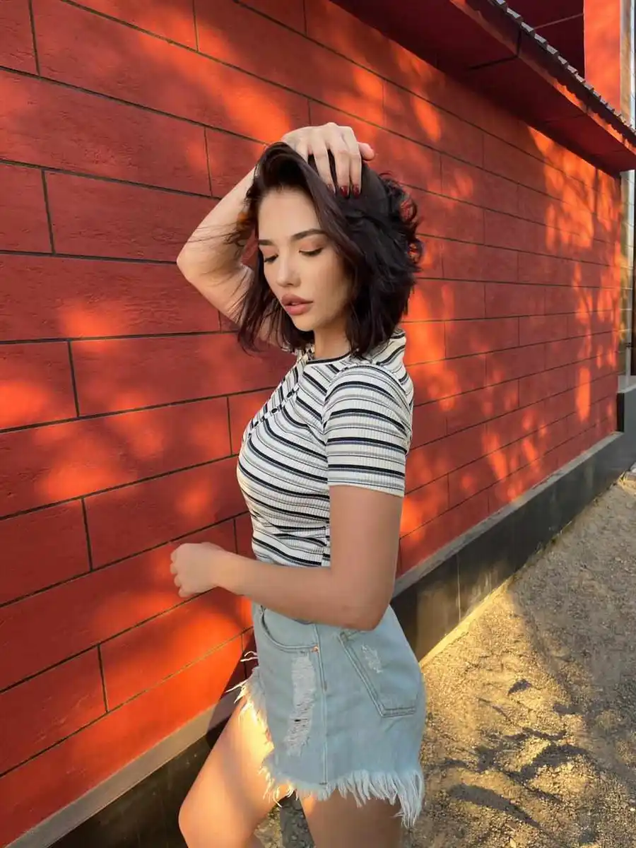 Alya escort in Paris